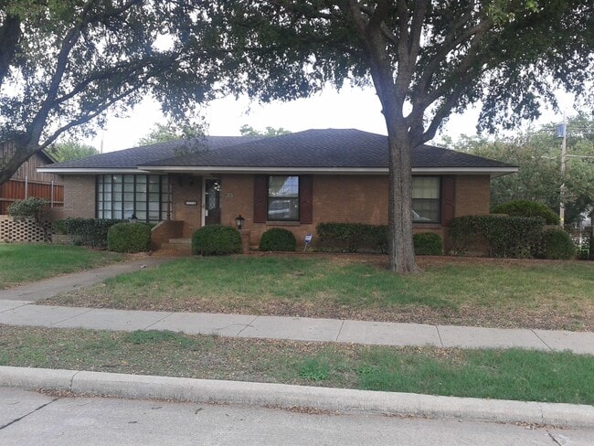 property at 1416 Hillside Dr