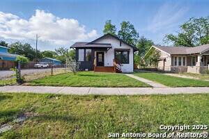 727 Hammond Ave in San Antonio, TX - Building Photo