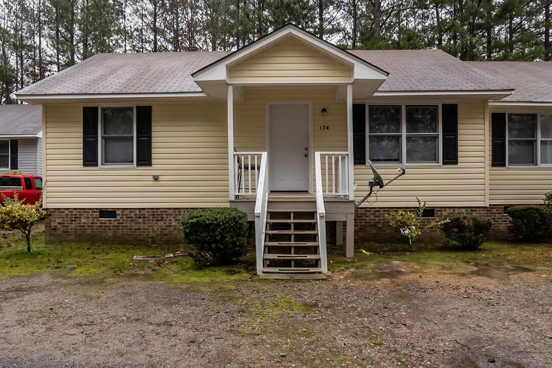 130-132 Chappell Ln in Kittrell, NC - Building Photo
