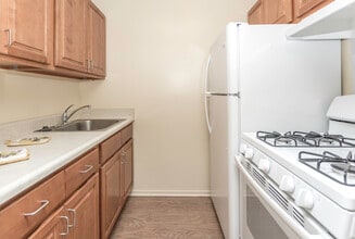 Labelle Towers Co-op in Highland Park, MI - Building Photo - Interior Photo