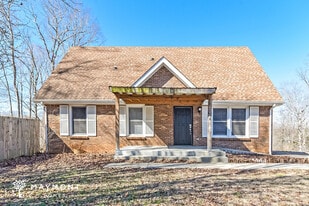 2044 Dinsmore Rd in Clarksville, TN - Building Photo