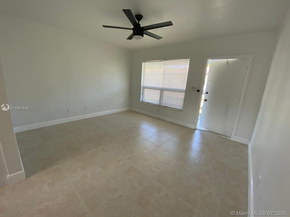 2206 Fillmore St-Unit -3 in Hollywood, FL - Building Photo