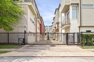 1630 Dennis St in Houston, TX - Building Photo - Building Photo