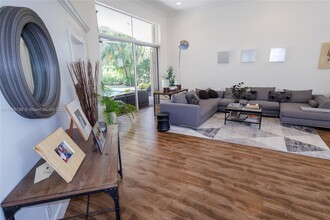 280 Landings Blvd in Weston, FL - Building Photo - Building Photo