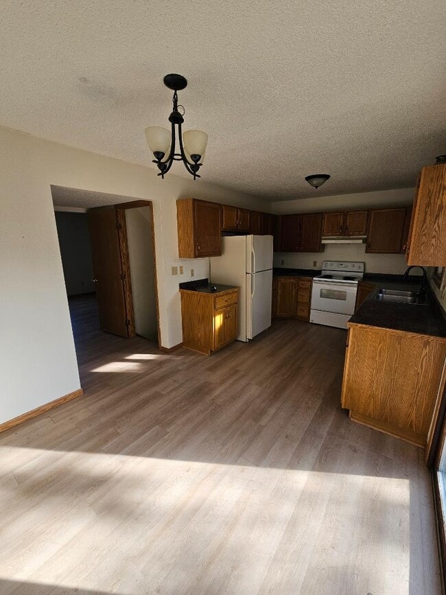 3740 Renee Dr in Bismarck, ND - Building Photo - Building Photo