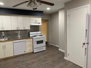 4409 Main St, Unit Second floor in Philadelphia, PA - Foto de edificio - Building Photo