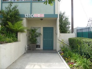 1310 W. D Street in Wilmington, CA - Foto de edificio - Building Photo