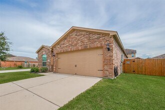 12063 Quartersawn Ln in Pinehurst, TX - Building Photo - Building Photo