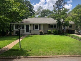 1304 Claire St in Opelika, AL - Building Photo