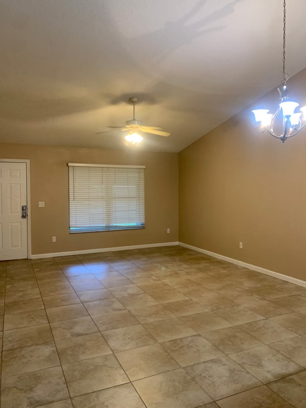 10 Emerald Ln in Palm Coast, FL - Foto de edificio - Building Photo