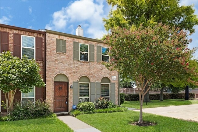 5801 Lumberdale Rd in Houston, TX - Building Photo - Building Photo