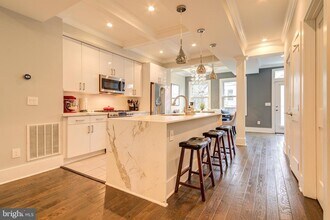 241 Rock Creek Church Rd NW in Washington, DC - Foto de edificio - Building Photo