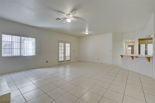 8301 Boseck Dr in Las Vegas, NV - Building Photo - Building Photo