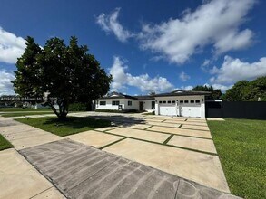 12520 SW 107th Ave in Miami, FL - Building Photo - Building Photo