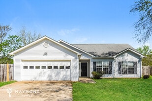 1332 Crestview Rd in Winder, GA - Building Photo