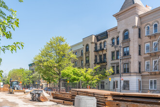 675 Vanderbilt Ave in Brooklyn, NY - Foto de edificio - Building Photo