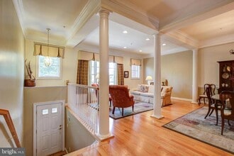 8639 Terrace Garden Way in Bethesda, MD - Foto de edificio - Building Photo