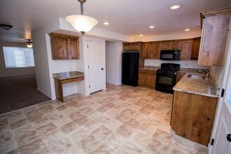 450 W 200 S in Washington, UT - Building Photo - Building Photo