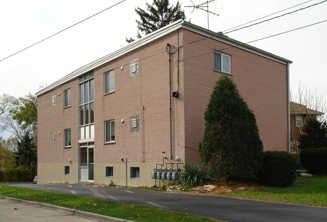 91 W Crystal Lake Ave in Crystal Lake, IL - Foto de edificio - Building Photo
