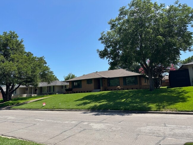 property at 4219 Briar Creek Ln