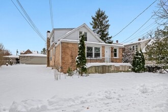 233 Llewellyn Ave in Highwood, IL - Building Photo - Building Photo