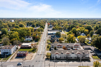 Parkway Townhouses in Springfield, MO - Foto de edificio - Building Photo