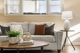 The Shuttle in Omaha, NE - Foto de edificio - Building Photo