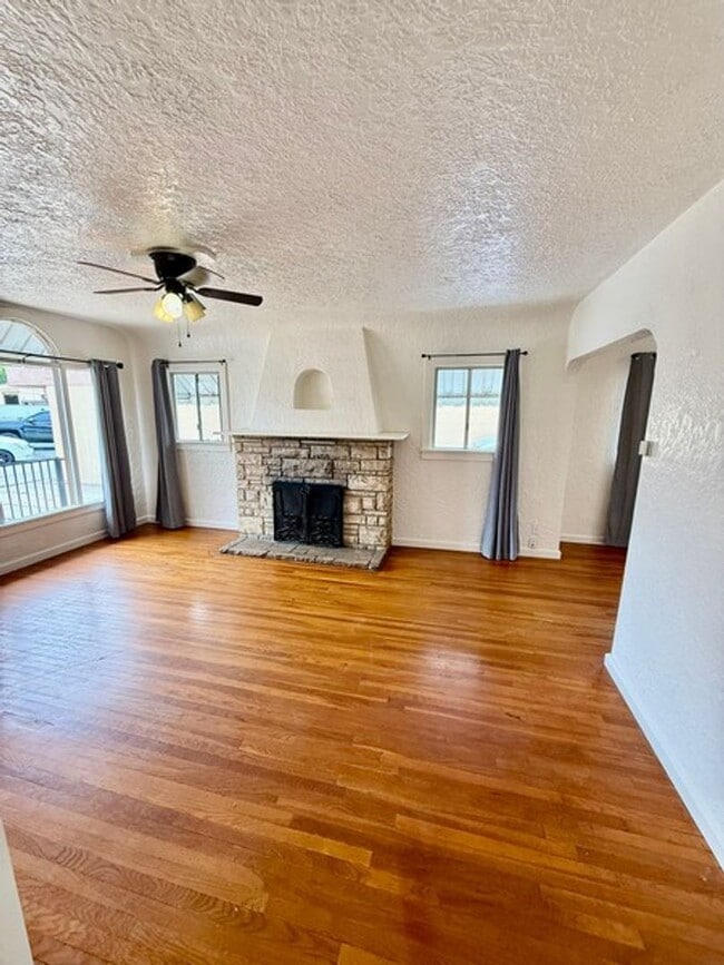 319 N Lincoln St in Santa Maria, CA - Building Photo - Building Photo