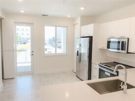 6410 NW 102nd Path in Doral, FL - Building Photo