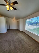 1010 S Evergreen Dr in Moses Lake, WA - Foto de edificio - Building Photo