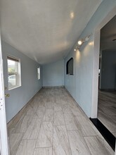 927 N Vista Way in Colton, CA - Foto de edificio - Building Photo