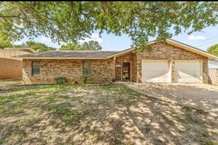 260 Davis Ave in Stephenville, TX - Building Photo