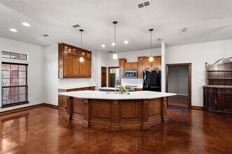 19 Shady Creek Ln in Bridgeport, TX - Building Photo - Building Photo