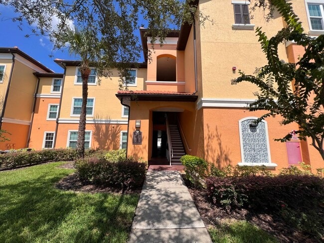 5451 Vineland Rd in Orlando, FL - Building Photo - Building Photo