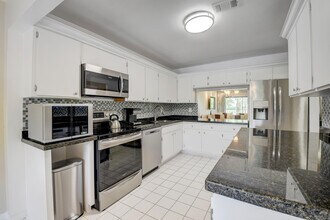 18 Westgate Ln in Boynton Beach, FL - Building Photo - Building Photo