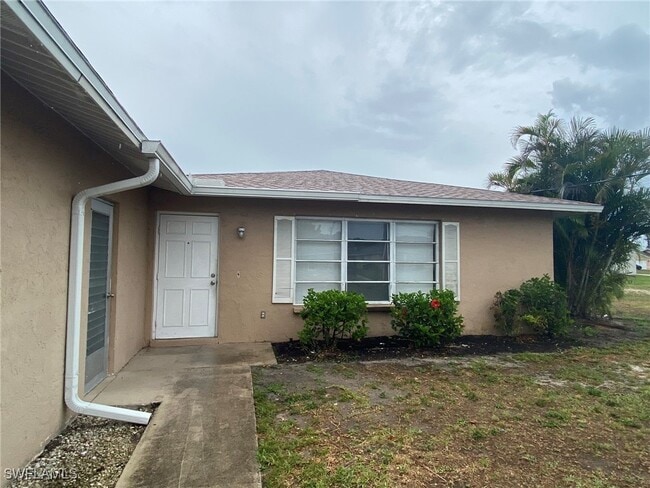 property at 906 SE 14th Terrace