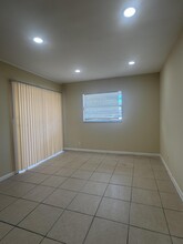 1324 Gateway Dr in Lantana, FL - Building Photo - Building Photo