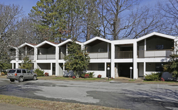 Rustic Village Apartments in Chattanooga, TN - Building Photo - Building Photo