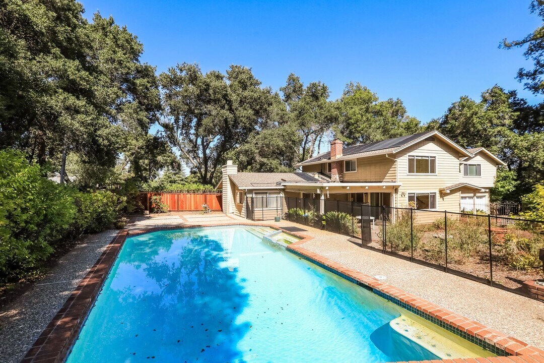 20190 Winn Rd in Saratoga, CA - Building Photo