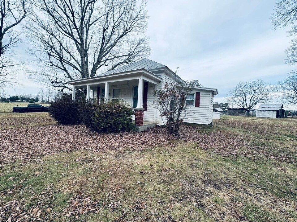 1483 Hickory Creek Rd in Gladys, VA - Building Photo