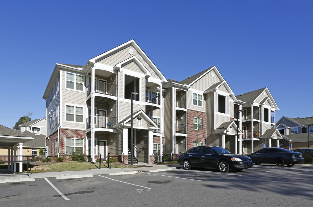 The Bluffs at Walnut Creek in Raleigh, NC - Foto de edificio