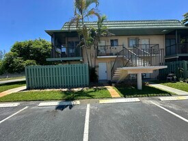 1799 Fairview Villas Dr in West Palm Beach, FL - Building Photo