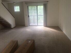 213 Hildred Dr, Unit 213 Hildred Dr in Burlington, VT - Building Photo