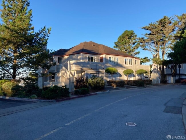 523 Green Ridge Dr in Daly City, CA - Foto de edificio - Building Photo