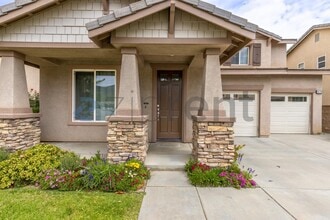 10798 Rosemary Way in Corona, CA - Foto de edificio - Building Photo