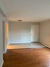 8424 W 87th St-Unit -1A in Hickory Hills, IL - Foto de edificio - Building Photo
