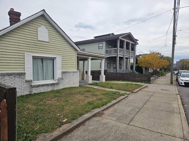 1014 11th Ave N in Nashville, TN - Building Photo - Building Photo