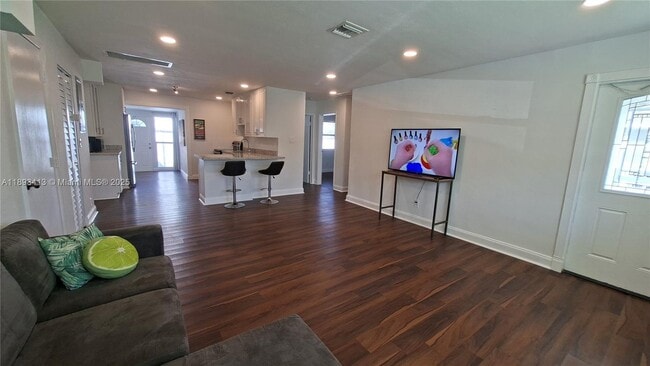 2407 Scott St in Hollywood, FL - Building Photo - Building Photo