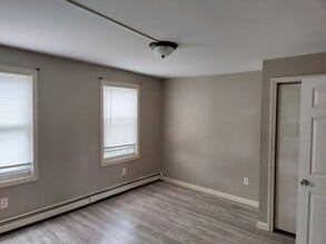 165 Merrimack St, Unit 2 in Manchester, NH - Building Photo - Building Photo