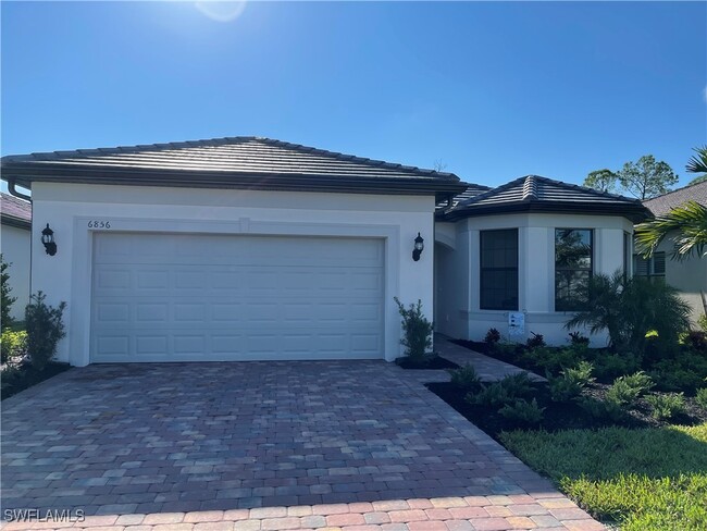 6856 Winding Cypress Dr in Naples, FL - Building Photo - Building Photo